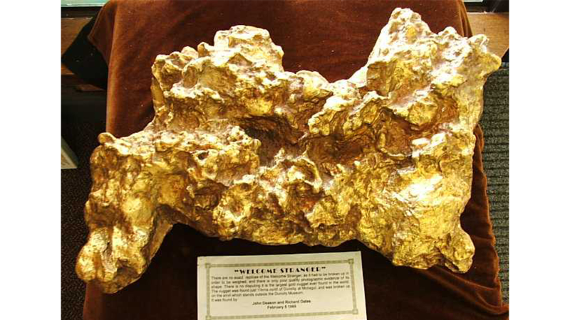 Illustration for article titled Man Finds 12-Pound Gold Nugget Missed By Hundreds of Prospectors
